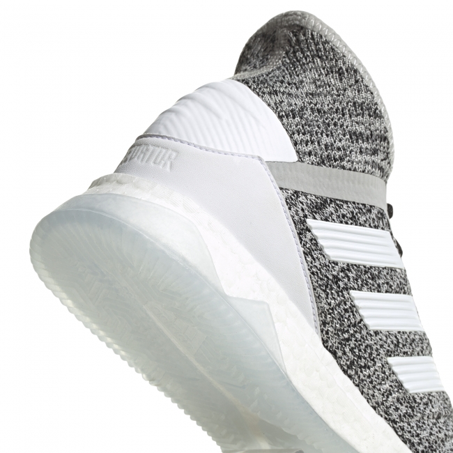 フットボーラーに向けたプレデタースニーカー「PREDATOR SNEAKER