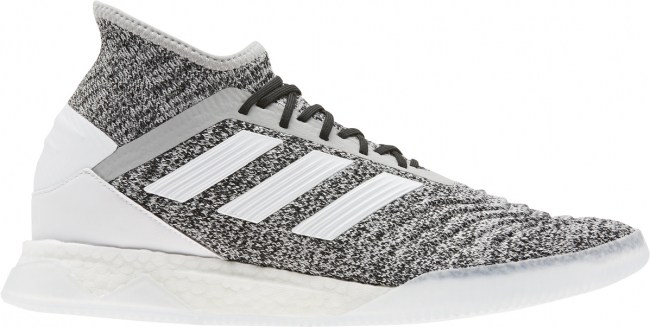 フットボーラーに向けたプレデタースニーカー「PREDATOR SNEAKER