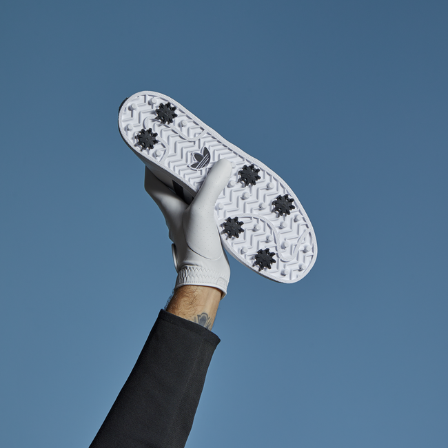 アディダス オリジナルス不動の人気モデル「SUPERSTAR」にインスパイア