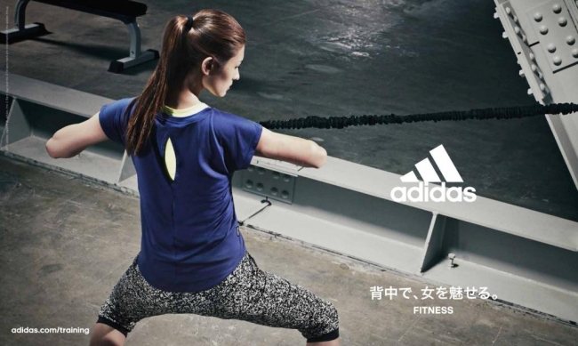 ヨガやジムトレーニングに向けた本格的ウィメンズ フィットネス ウエア