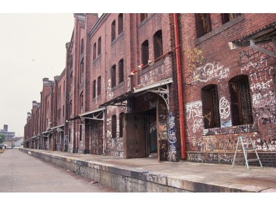 100年前にタイムスリップ！＞横浜赤レンガ倉庫 歴史ガイドツアー 企業