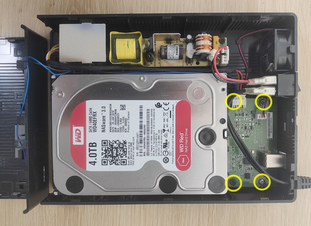 IO-DATA 外付けHDD HDJA-UT を分解してみた: 気になる・・・ 気になる