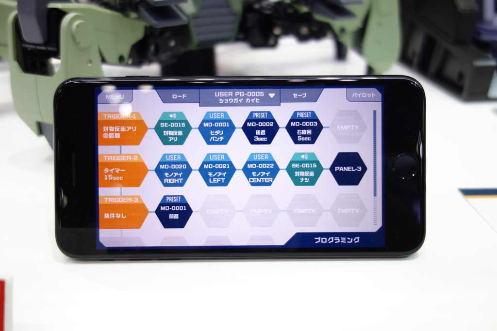 プログラミングで動かせるザクが完成するSTEM教育ロボットキット