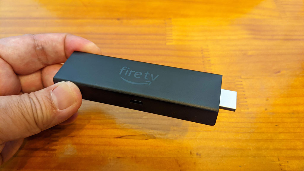 Fire TV Stick 4K Max」とモバイルディスプレイの組み合わせで“お手軽