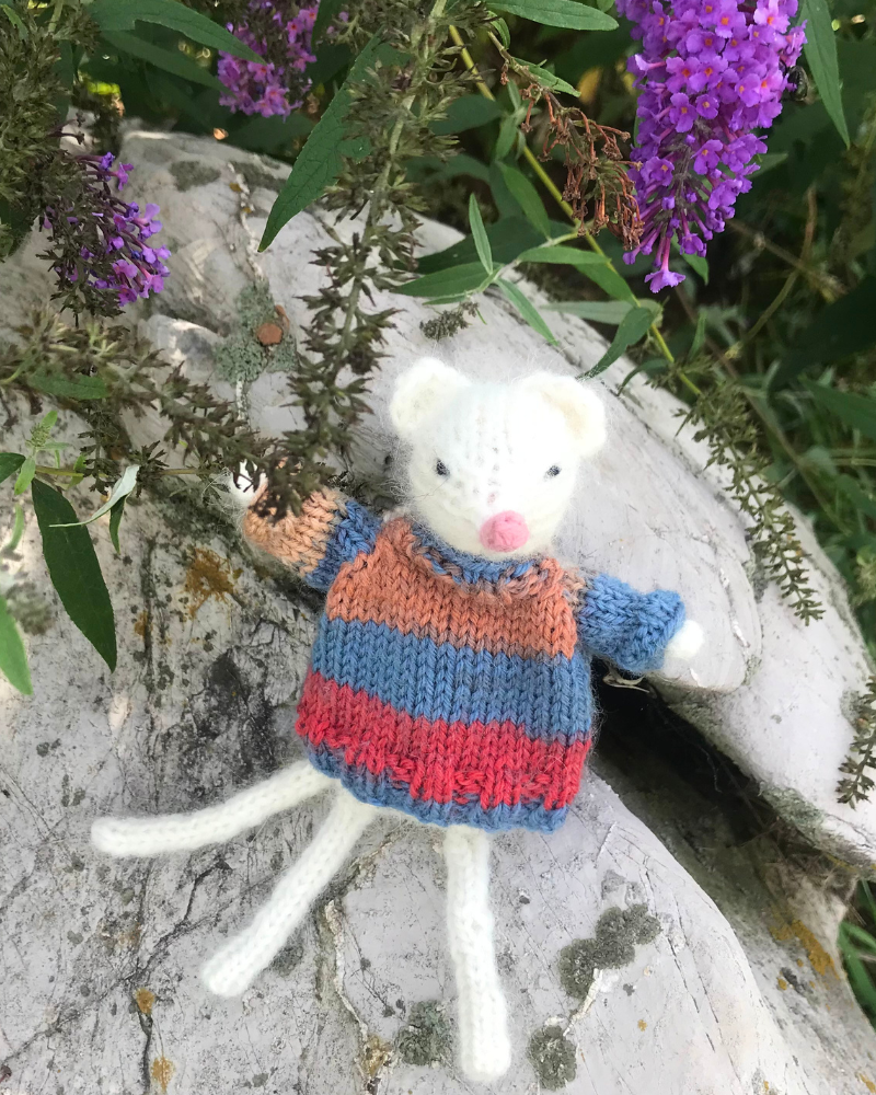 Mouse sweater: free pattern! - Knitted Mouse With Clothes - Quiet