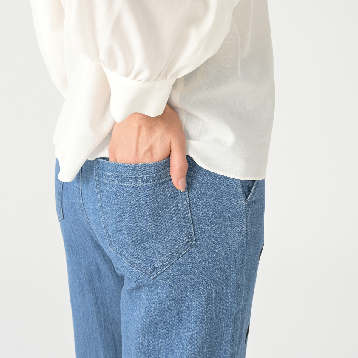 &LOVE むっちゃ幸せハート刺繍のストレートデニムパンツ アンドラブ