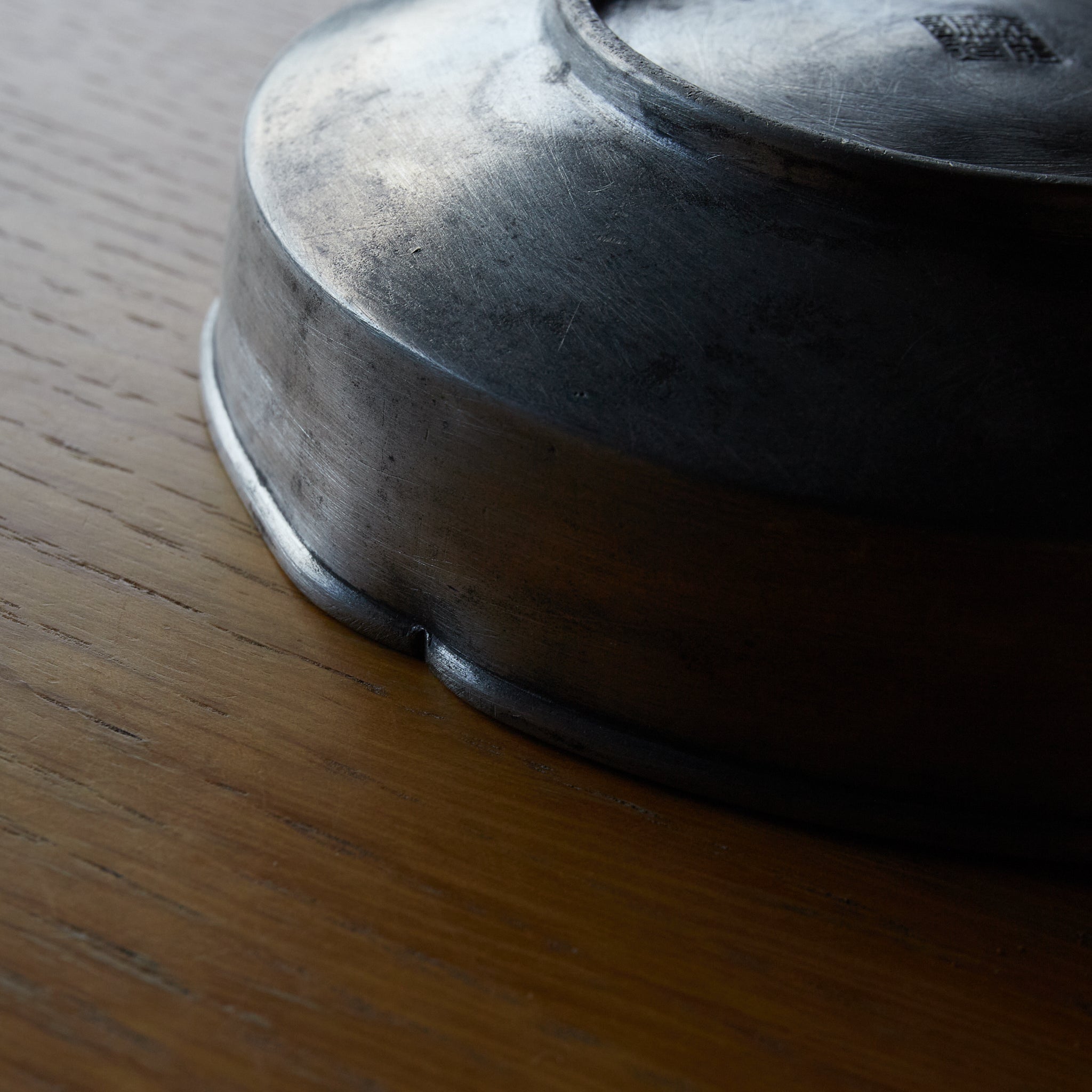 清代 乾茂號造款 古錫輪花形茶盤（1616–1911 CE） | 入蘆花（ロカニイル）