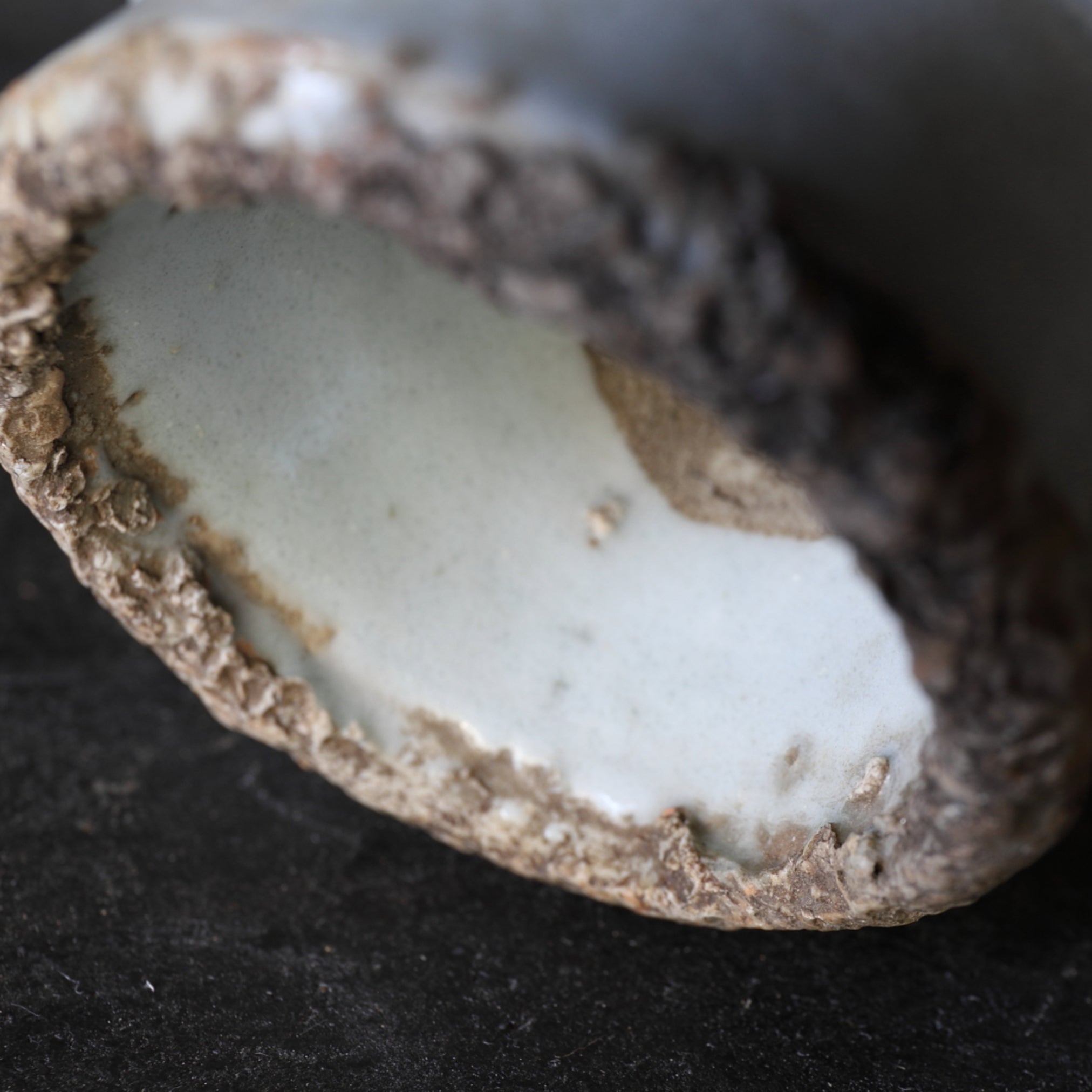 李朝 白磁高坏台皿（1392–1897 CE） | 入蘆花（ロカニイル）