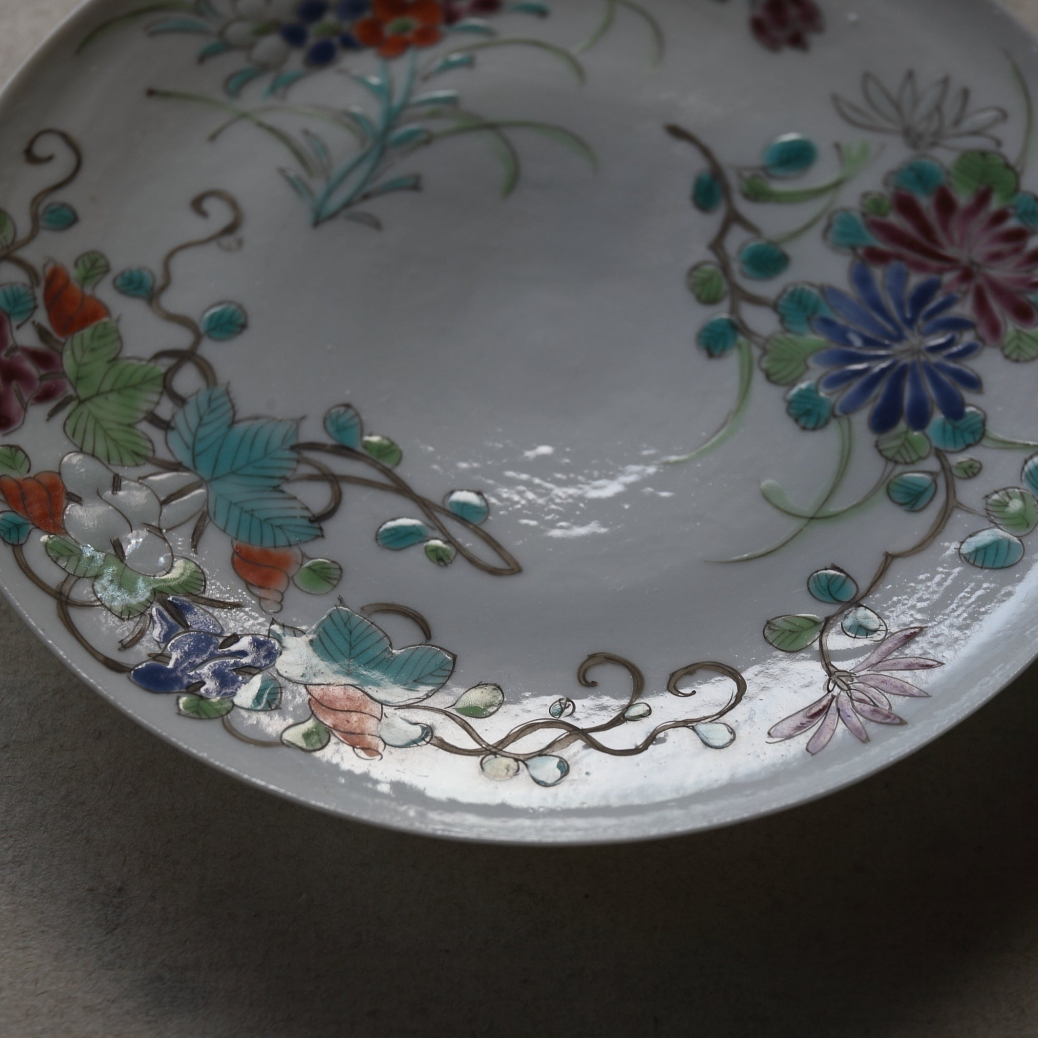 江戸時代 蔵春亭三保造 白磁色絵皿（1603–1867 CE） | 入蘆花