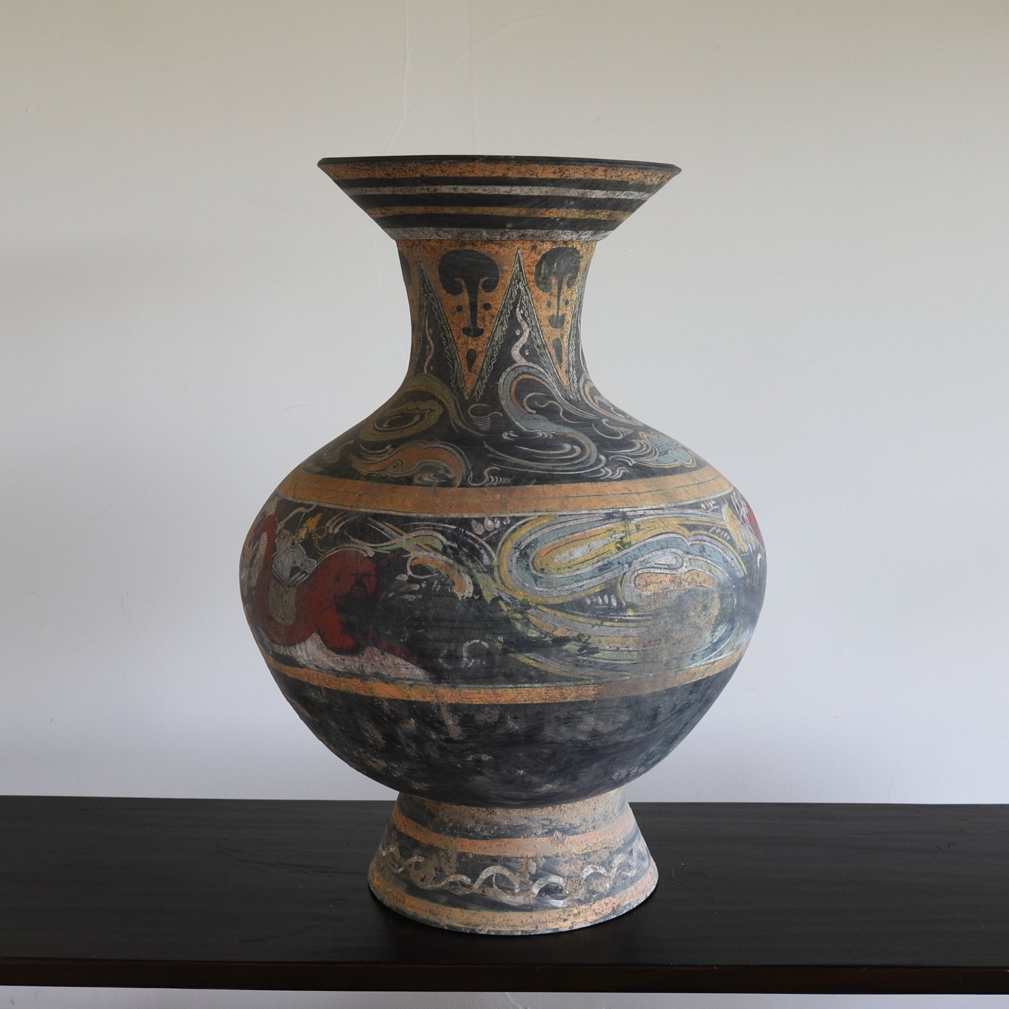 漢代 灰陶加彩雲気文壺（206 BCE–220 CE） | 入蘆花（ロカニイル）