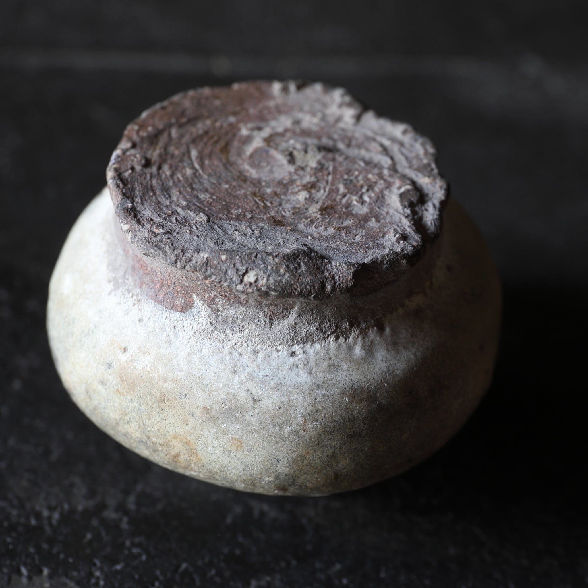 宋胡録（スンコロク） 灰釉小壺（中世：12–16世紀） | 入蘆花