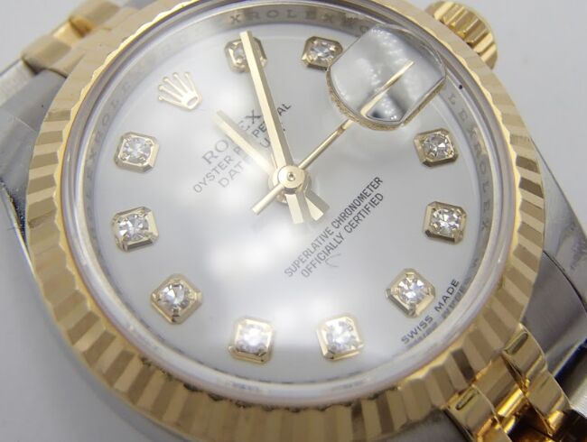 ベルトが破損しているレディースロレックスでもさすがの買取価格