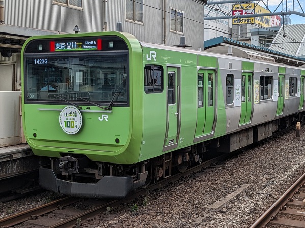 山手線環状運転100周年】 E235系記念ラッピング列車2編成運行開始
