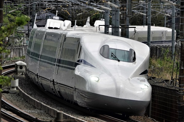 JR東海】世界のSHINKANSEN、世界初の技術で架線電圧を維持！ | 鉄道