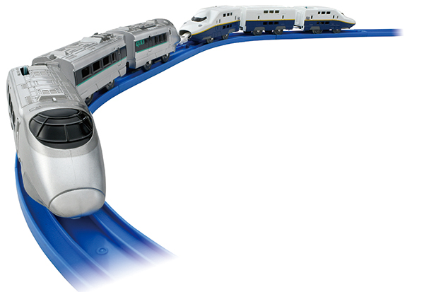 どちらも営業運転開始時のカラーで！ 400系とE4系の連結セットが