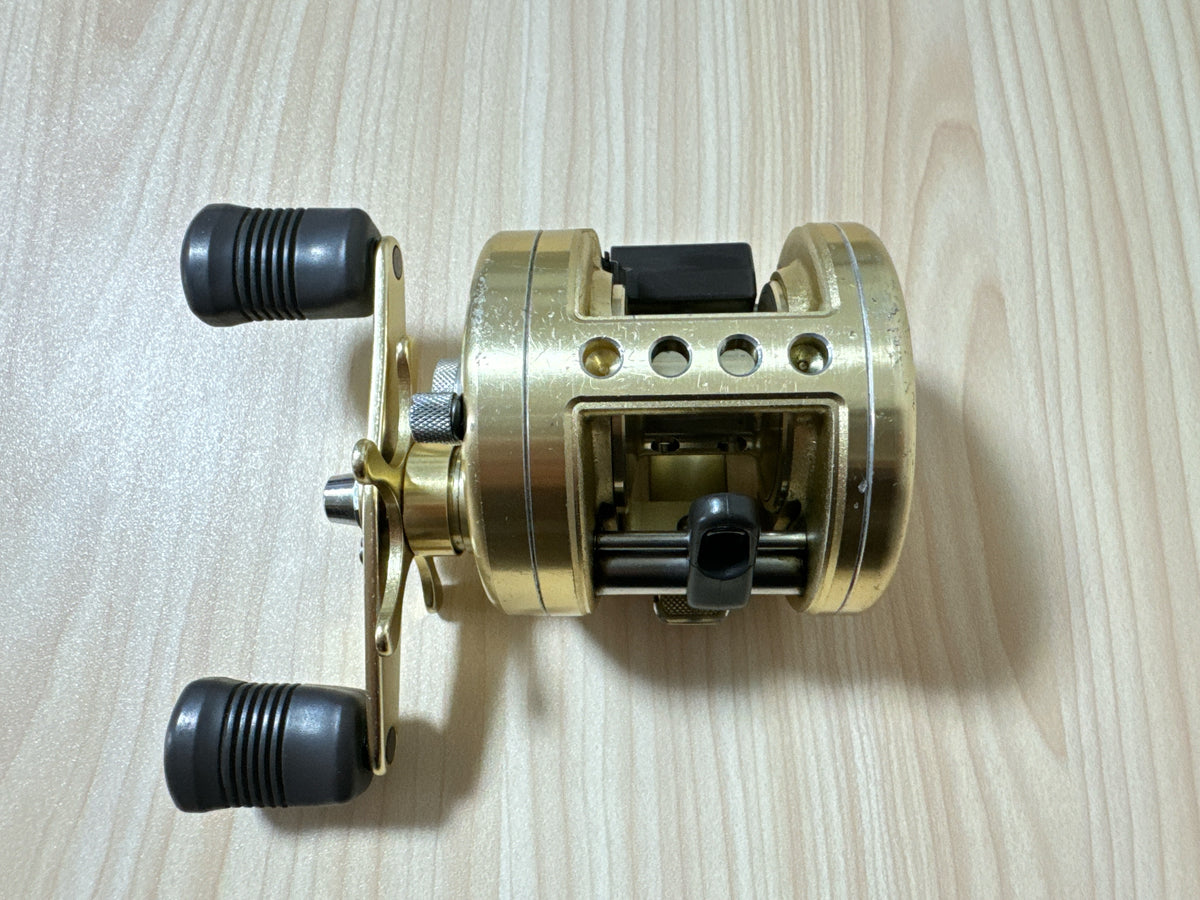 Shimano Baitcasting Reel 95 CALCUTTA 200XT Right 5.0:1 RH380200 Fishin