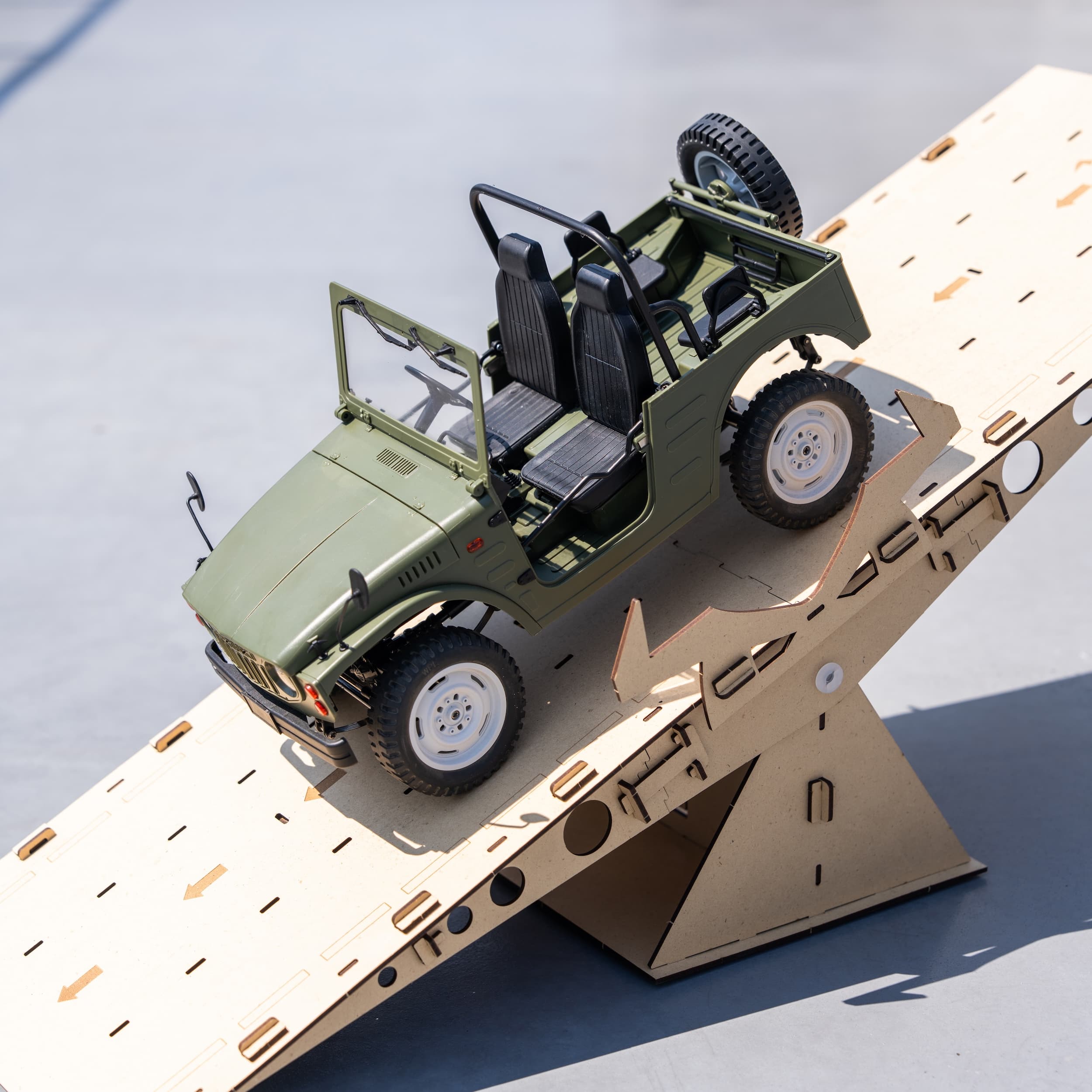 スズキ ジムニー (SJ10 1型)C84 RTR＋MDFコースセット – RAYWOOD