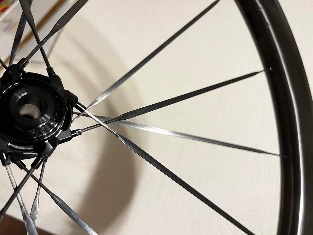 実測1,290gでF50,R60mm！CRW CS5060カーボンスポークホイール