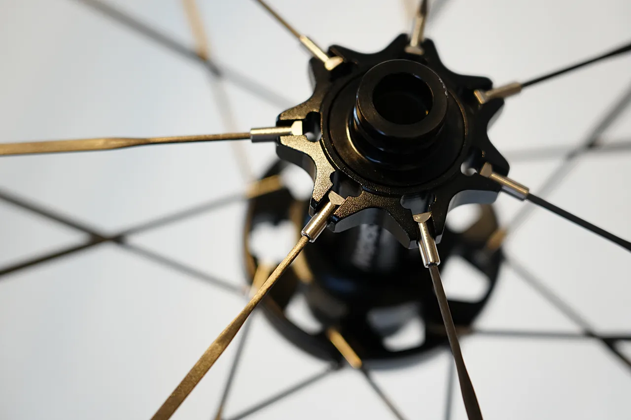 1,218g 新型 Nepest NOVA カーボンスポークホイールの未到達点へ | IT