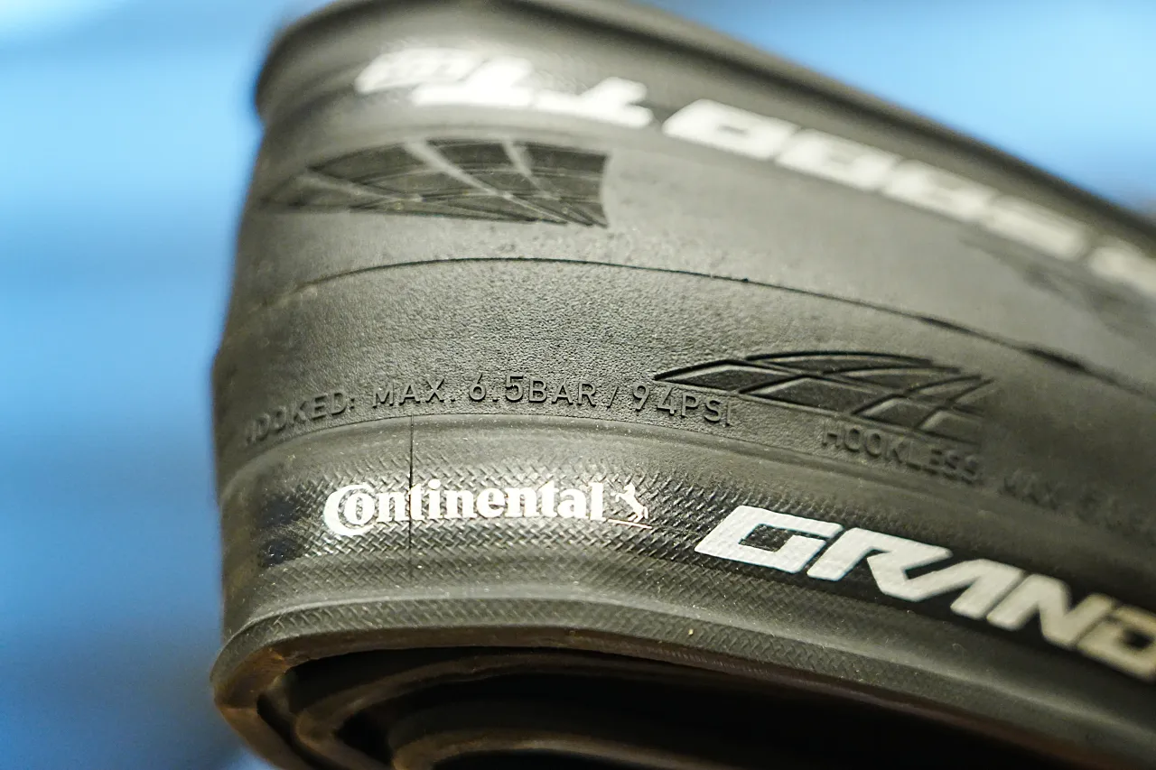 Continental GP5000 TT TR 28 レビュー：「使える」決戦用タイヤ | IT