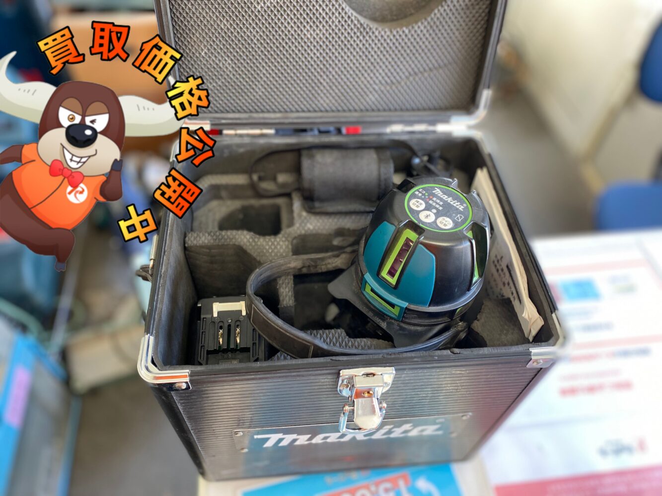 マキタ(makita)の充電式屋内・屋外兼用追尾墨出し器 SK507GD 中古品を