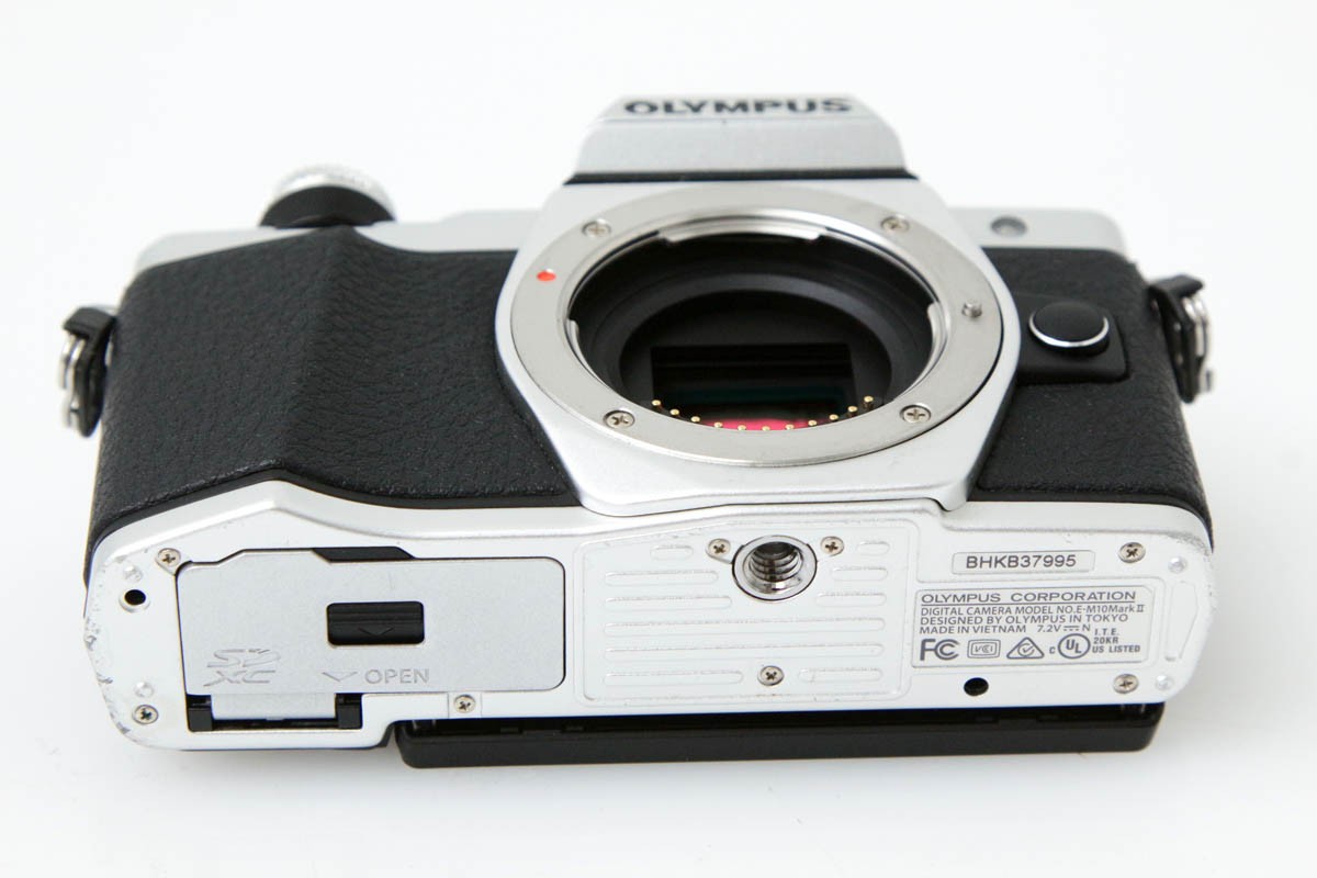 OM-D E-M10 Mark II 14-42mm EZレンズキット シルバー CA01-R1632-3Y2A
