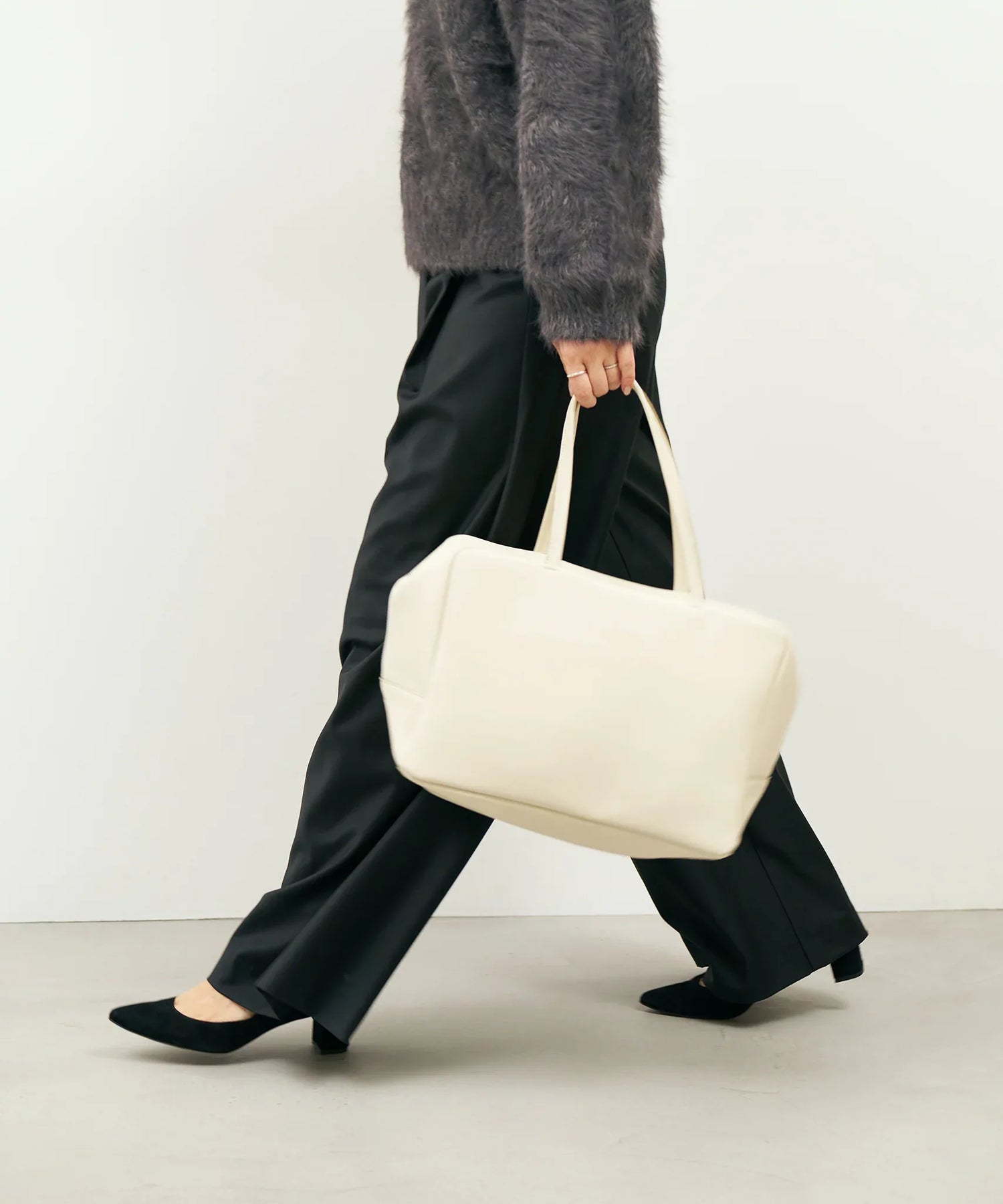 ボストンバッグ》軽くて柔らかい牛革を使用したシンプルなボストン