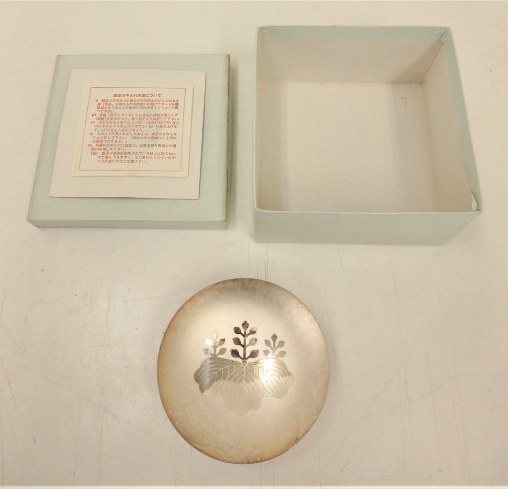 純銀製 御盃 銀盃 銀器 銀杯 純銀製酒器 重さ94g 造幣局製 紙箱付き