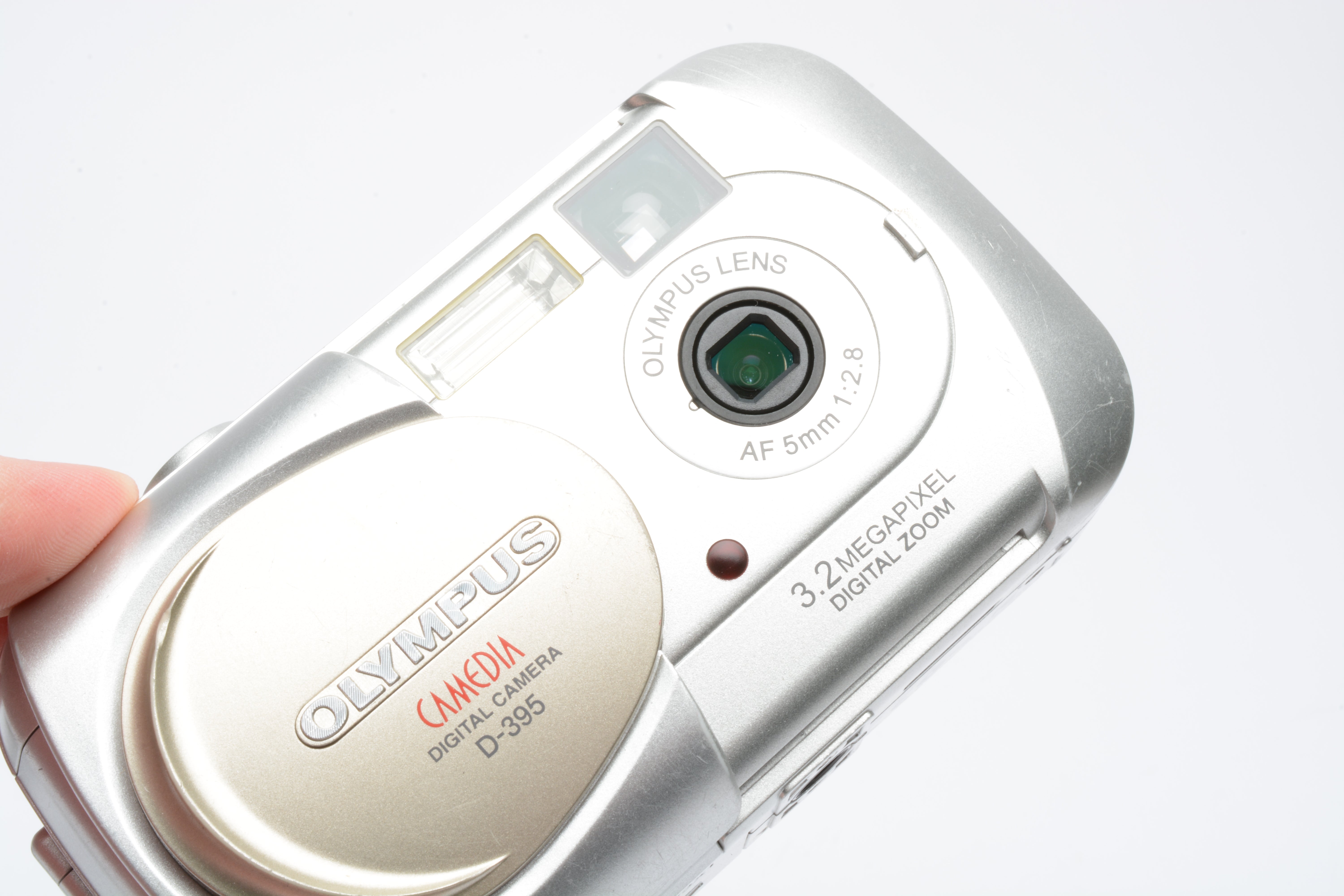 Olympus D-395 3.2MP Digital Point&Shoot w/2X XD cards, USB cable