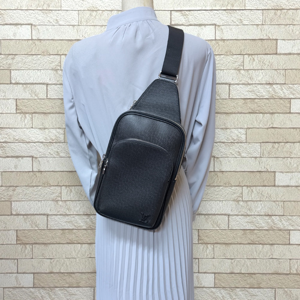 LOUIS VUITTON ルイヴィトン アヴェニュースリングバッグ タイガ