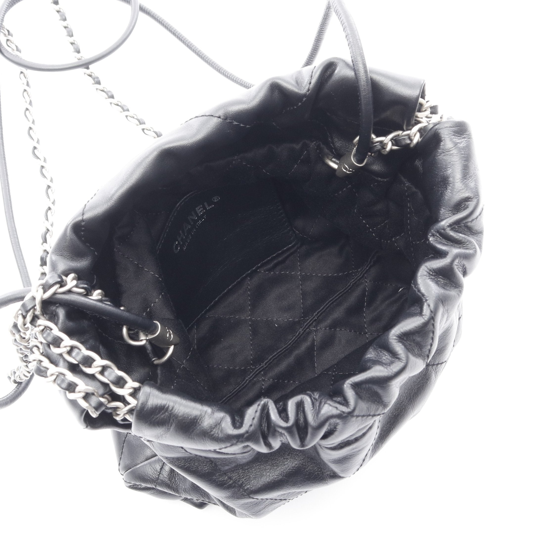 CHANEL 22 ミニ チェーンショルダーバッグ レザー ブラック シルバー