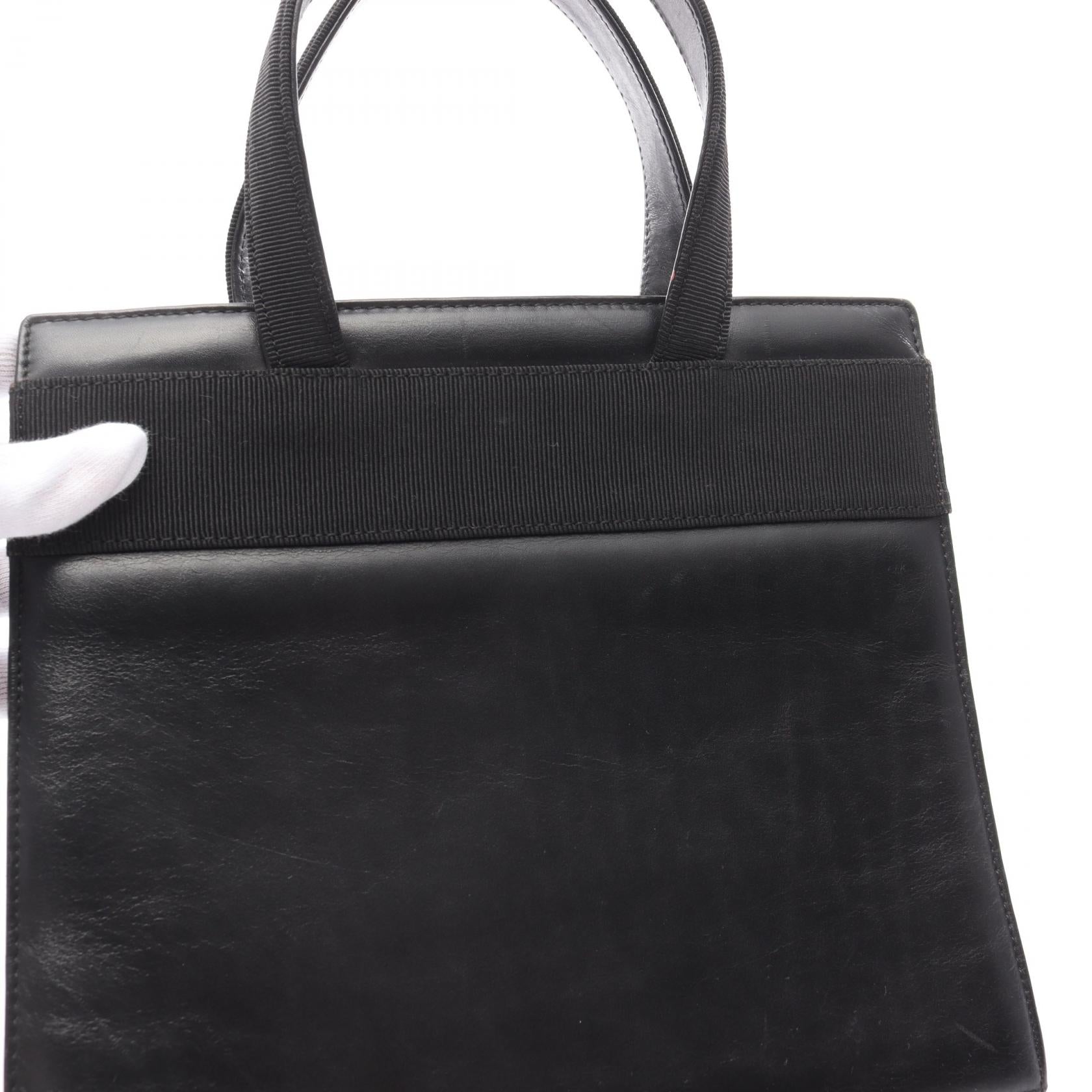 ヴァラリボン ハンドバッグ レザー ブラック サルヴァトーレフェラガモ