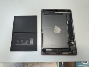 膨張したiPad（第9世代）のバッテリー交換もお任せ下さい！ - Phoenix