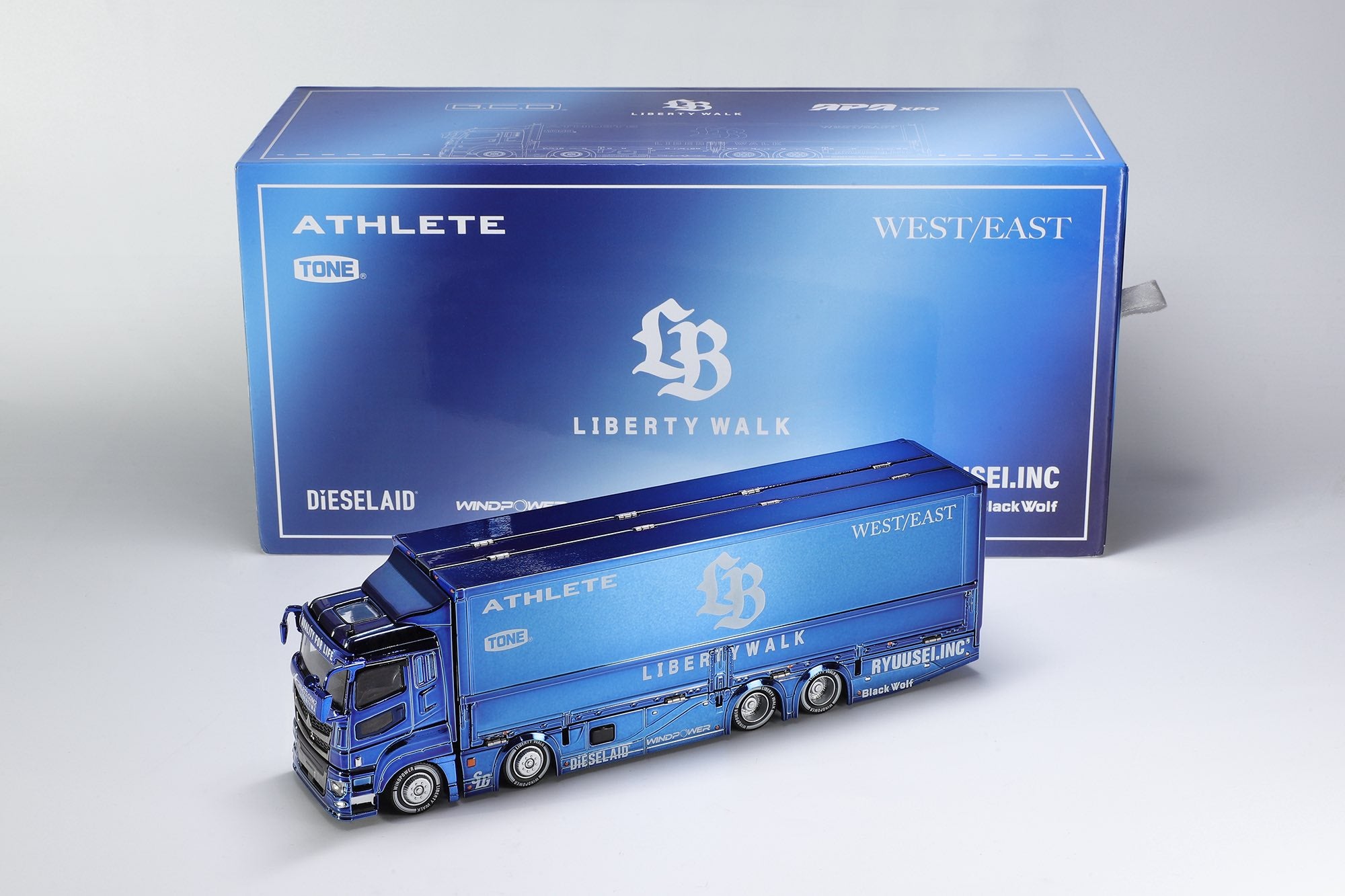 GCD 1:64 Liberty Walk LB-Trucks Mitsubishi Fuso Super Great
