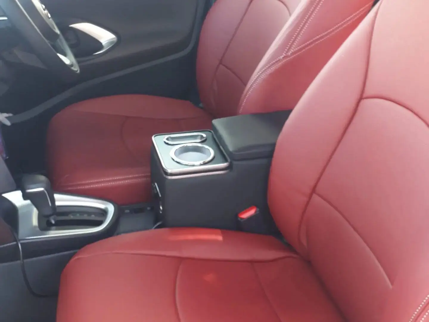 ヤリスクロス シートカバー装着写真ギャラリー – レザーシートカバーの