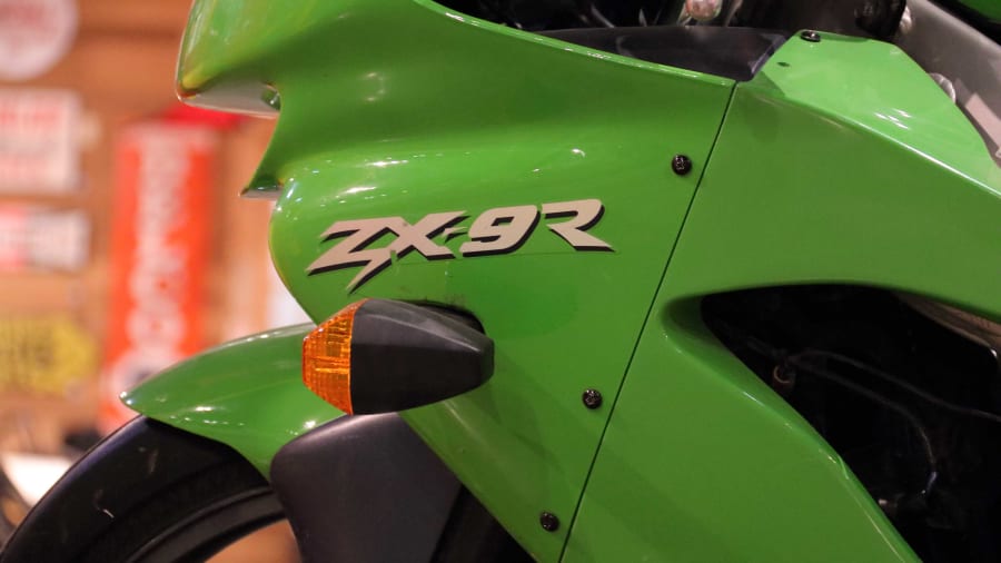 1998 Kawasaki Ninja ZX-9R For Sale At Auction - Mecum Auctions