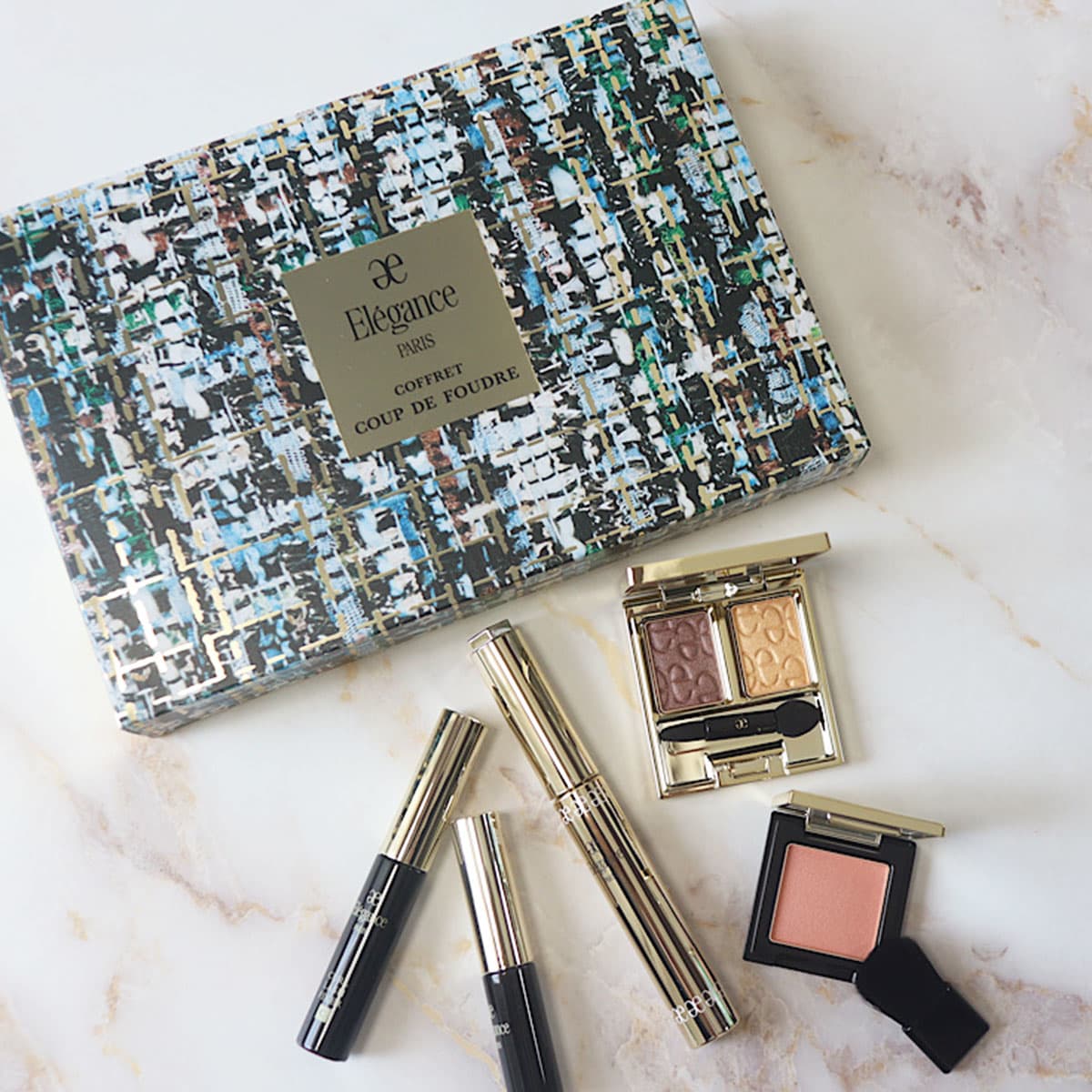 エレガンスの「2025年クリスマスコフレ」全色スウォッチ！イエベ