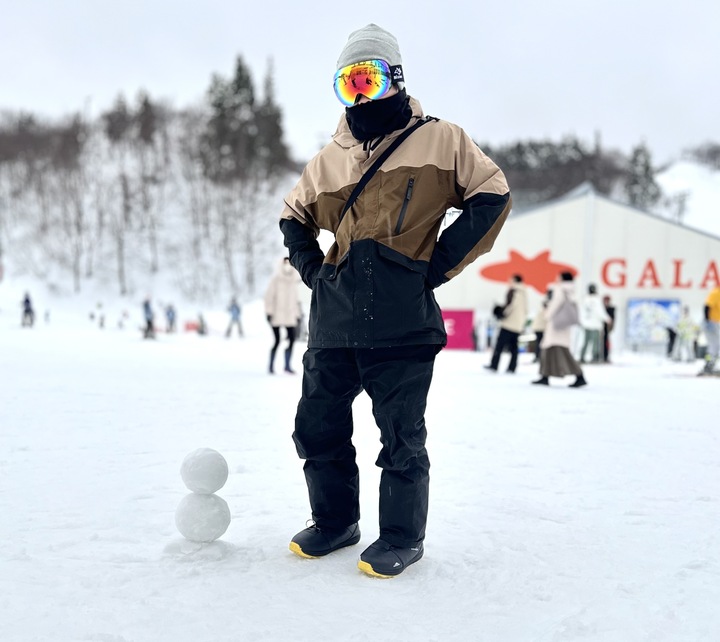 ワークマンの「防水防寒スーツ」は雪山に勝てるのか？ 4900円のウェア