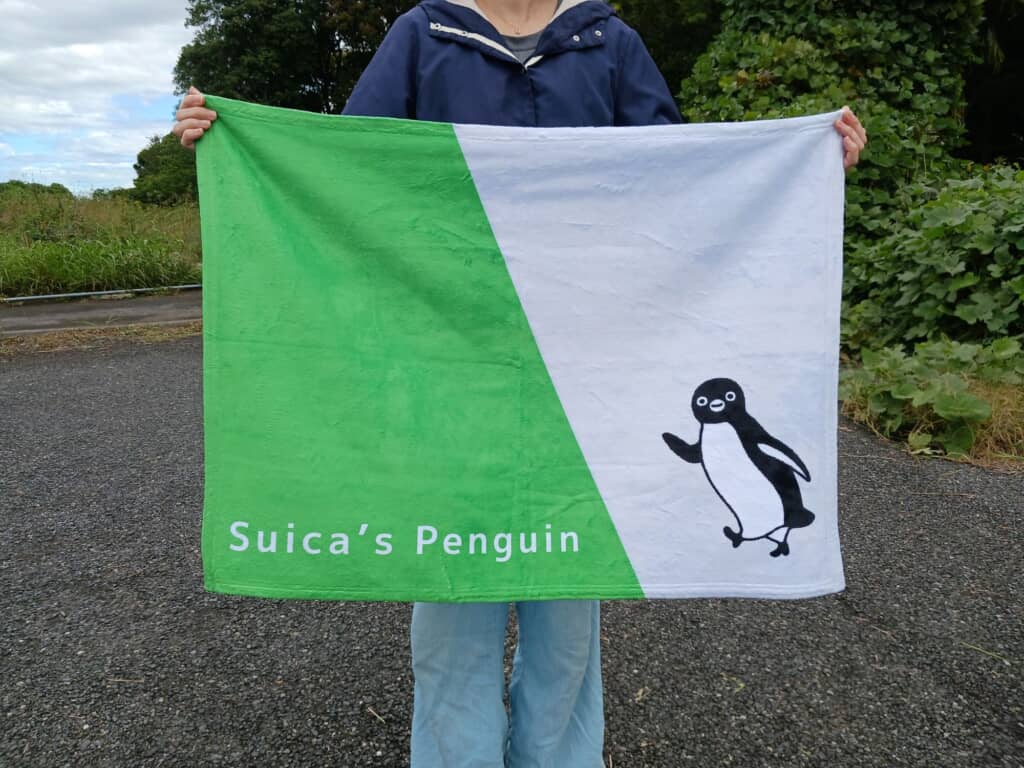 これでずっと一緒にいられる…」 Suicaのペンギン“数量限定ひざかけ