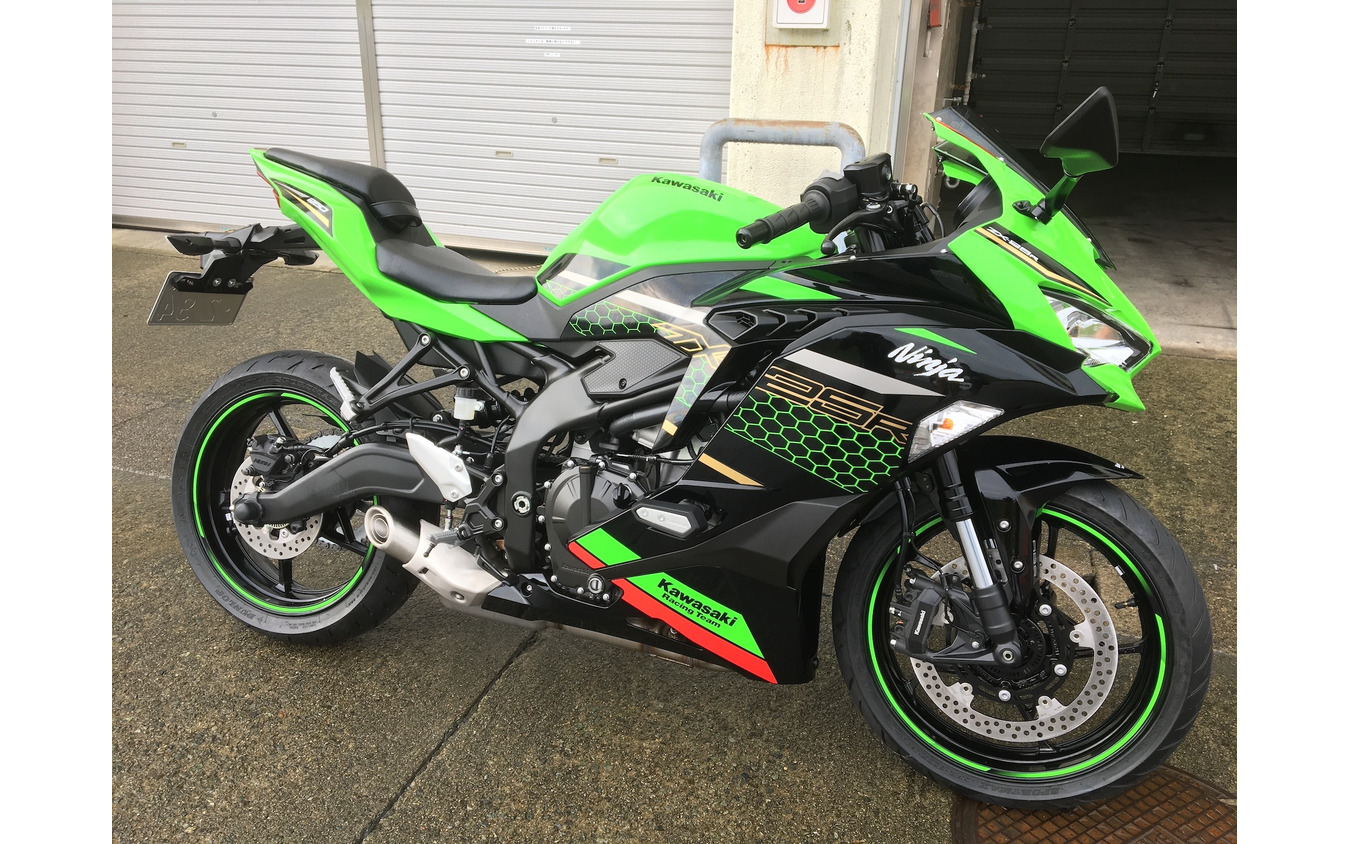 カワサキ ZX-25R 試乗】18,000回転まで官能的な4発サウンドと、低中速