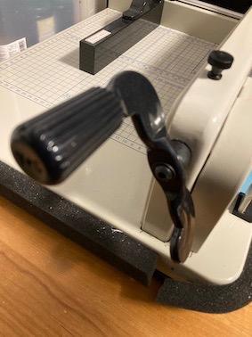 ダイシン商事 大型ペーパーカッター DS-858A4 （A4タテ） 裁断機