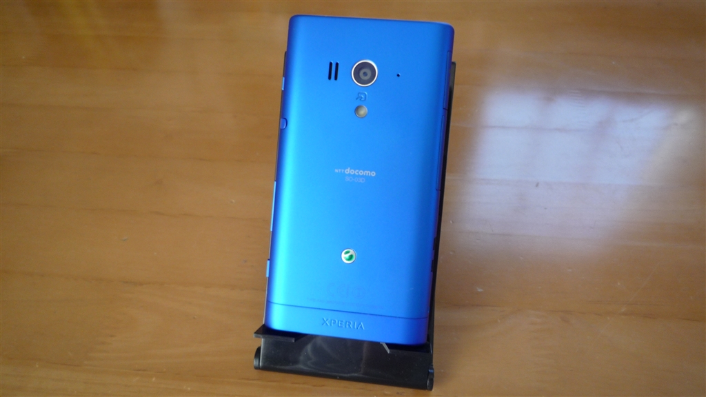 価格.com - 『深みのある青です』SONY Xperia acro HD SO-03D docomo