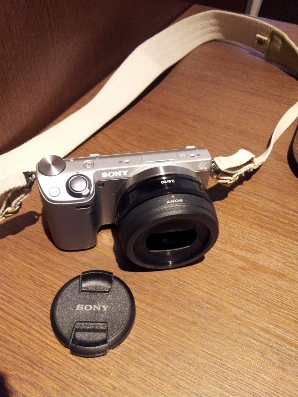 付属のフードがちょっと残念だけど・・・』 SONY E 20mm F2.8 SEL20F28