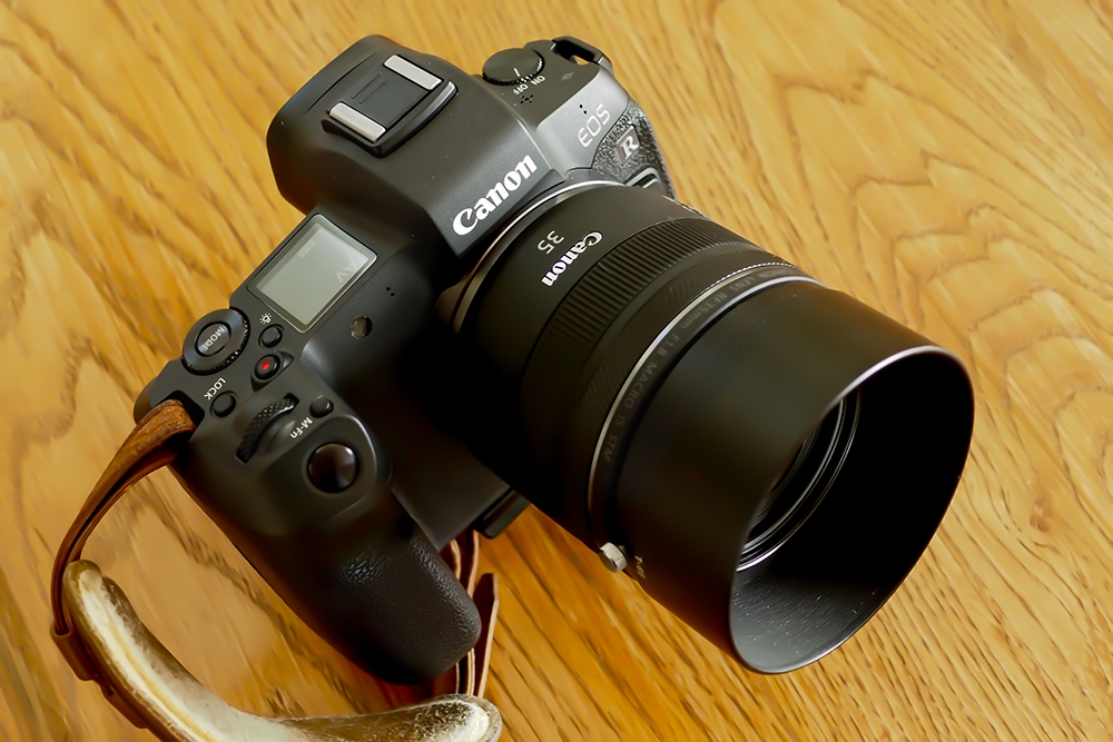 価格.com - 『ピッタリフィットのレンズフード』CANON RF35mm F1.8