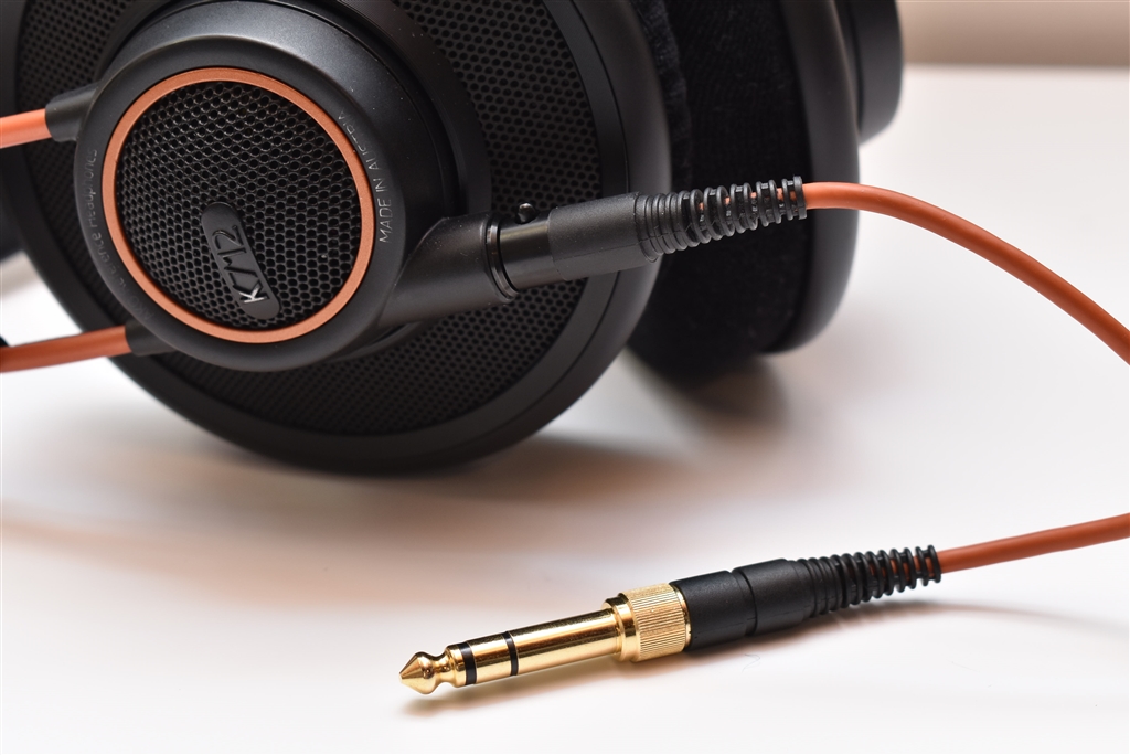 価格.com - 『ヘッドホンケーブルは、オレンジ色の3mストレートと黒色