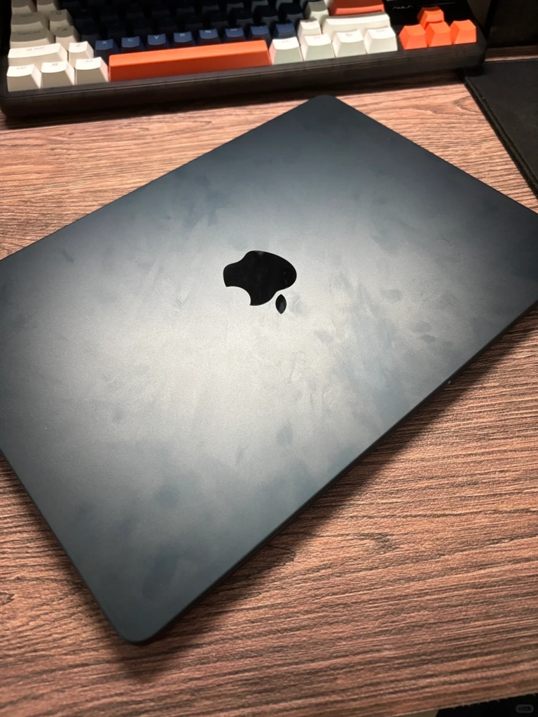 価格.com - 『やっぱり指紋が目立つ』Apple MacBook Pro Liquid Retina