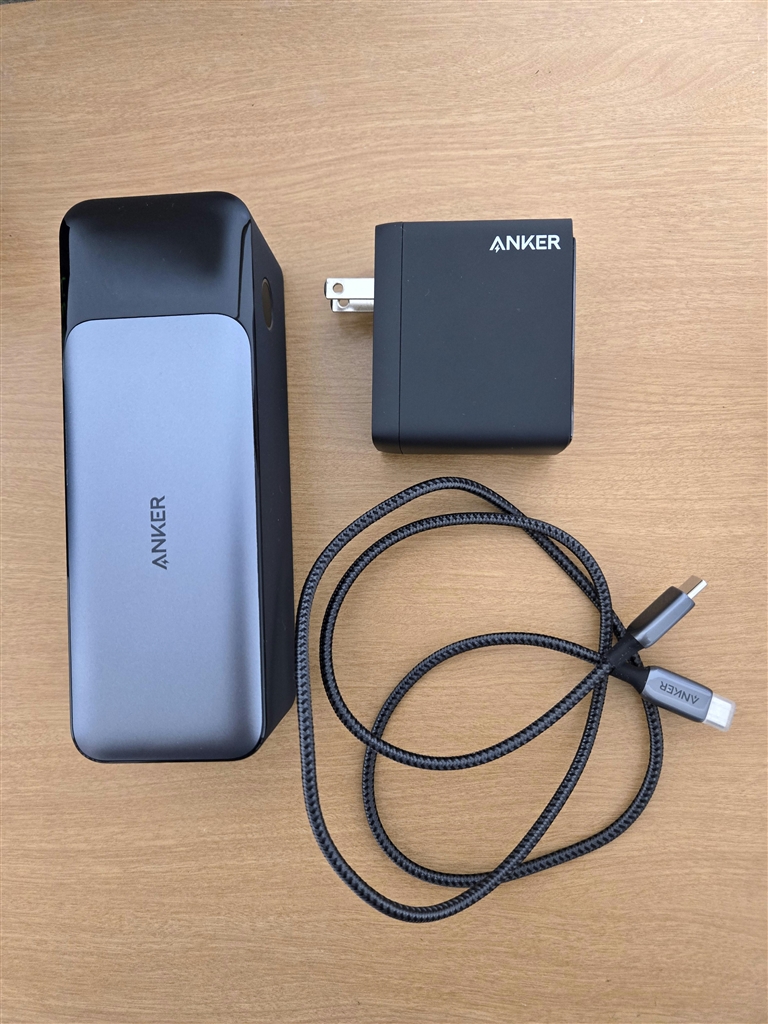 価格.com - 『充電アダプター「Anker 717 Charger」とUSBケーブル