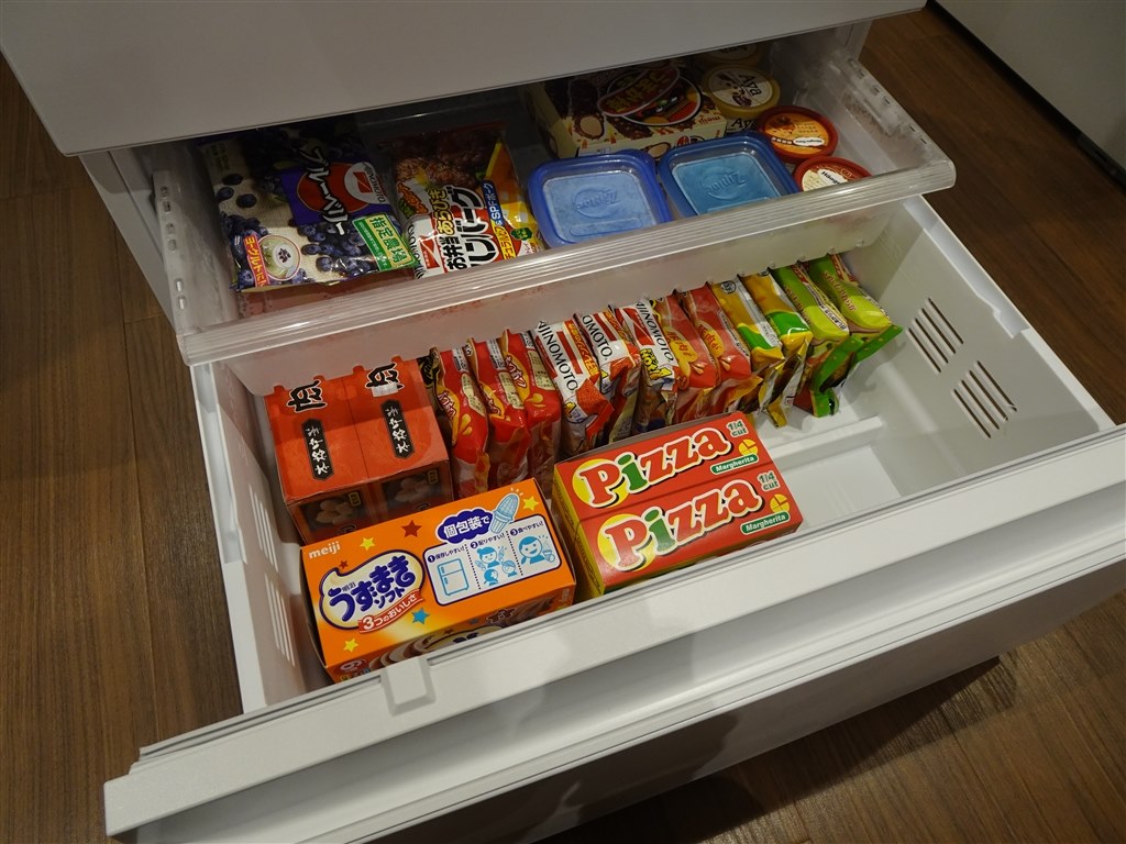 機能・収納・デザイン三拍子揃った真ん中野菜室のパナの冷蔵庫