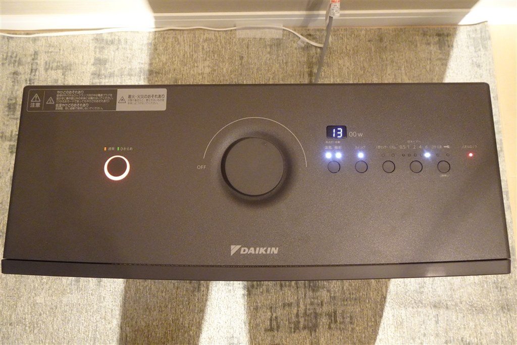 節電機能も充実！＋温風ですばやく快適に暖める遠赤外線暖房機