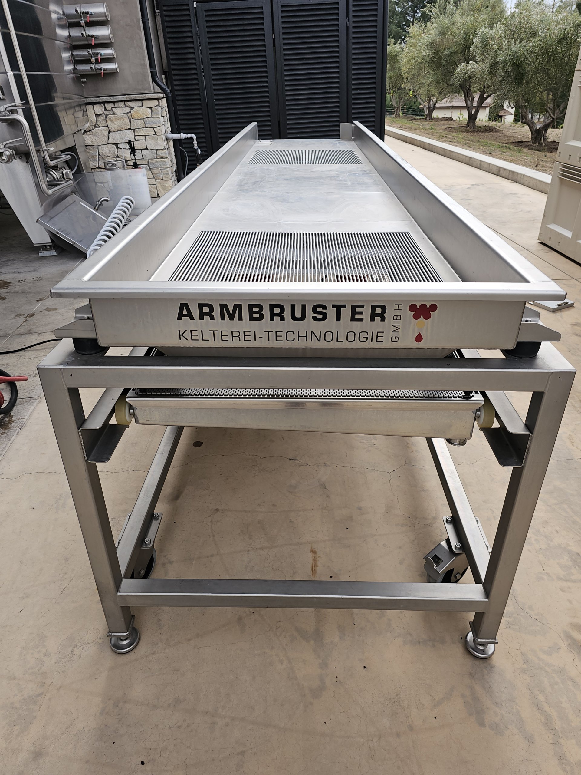 Sorting : Armbruster Vibratory Sorting Table - B001082